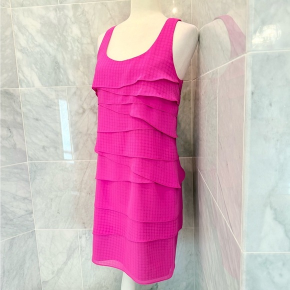 Shoshanna - Magenta Textured Tiered Sleeveless Racerback Silk Shift Dress Sz 4 - Picture 3 of 8